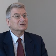 Jean-Michel Hôte est en train de parler